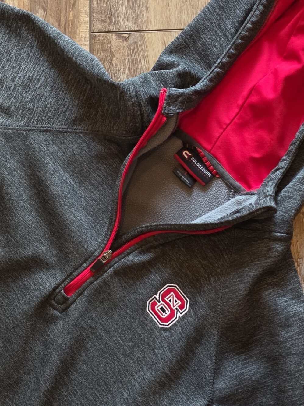Colosseum Athletics - NC State Wolfpack 1/4 Zip Hoodie - Size L - Charcoal / Red